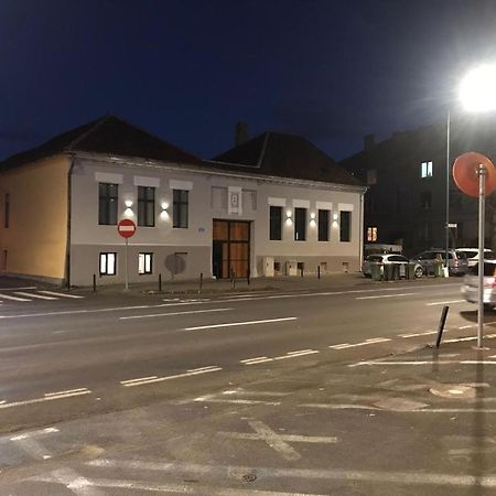 Garsoniera Delia Brasov Apartment Exterior photo